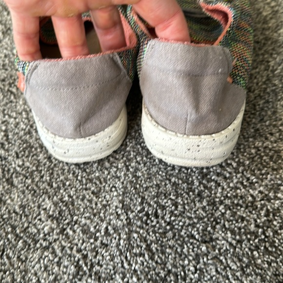 Women’s multi colored rainbow hey dudes size 6 - Picture 3 of 7